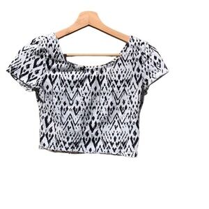 Divided small crop top